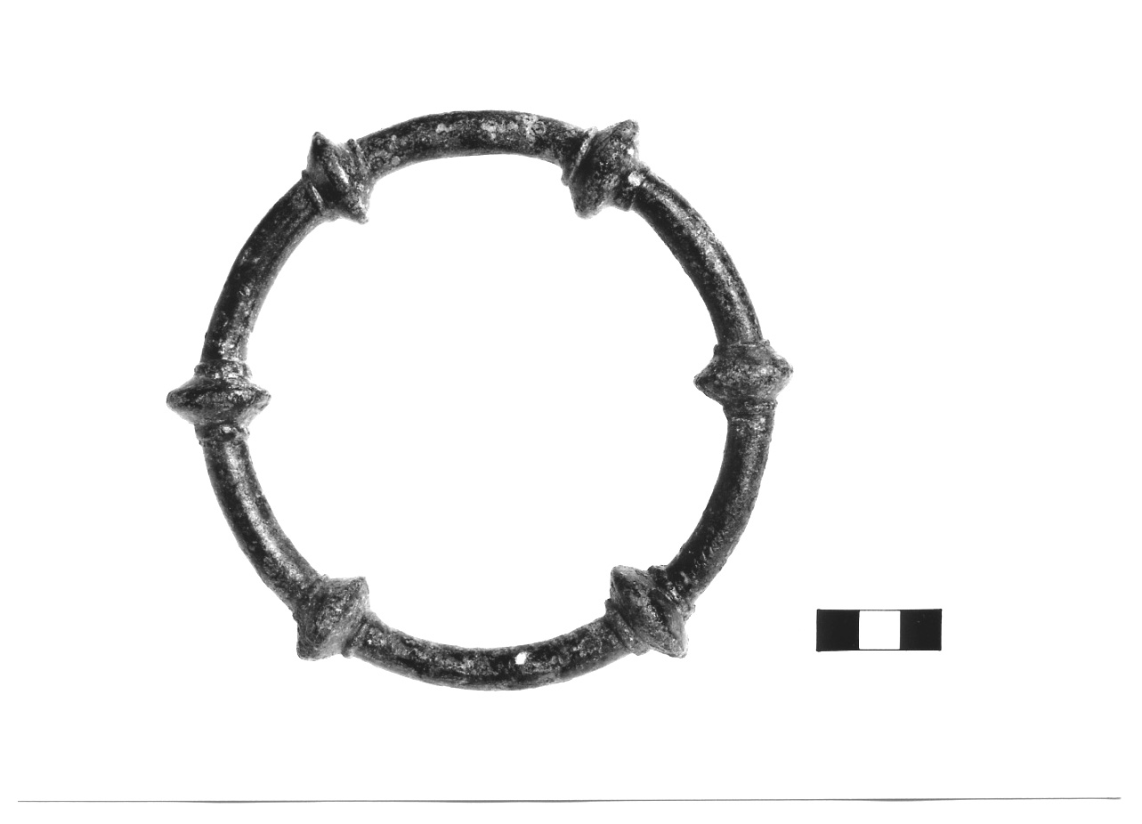 anellone a sei nodi - fase Piceno IV A (sec. VI a.C)