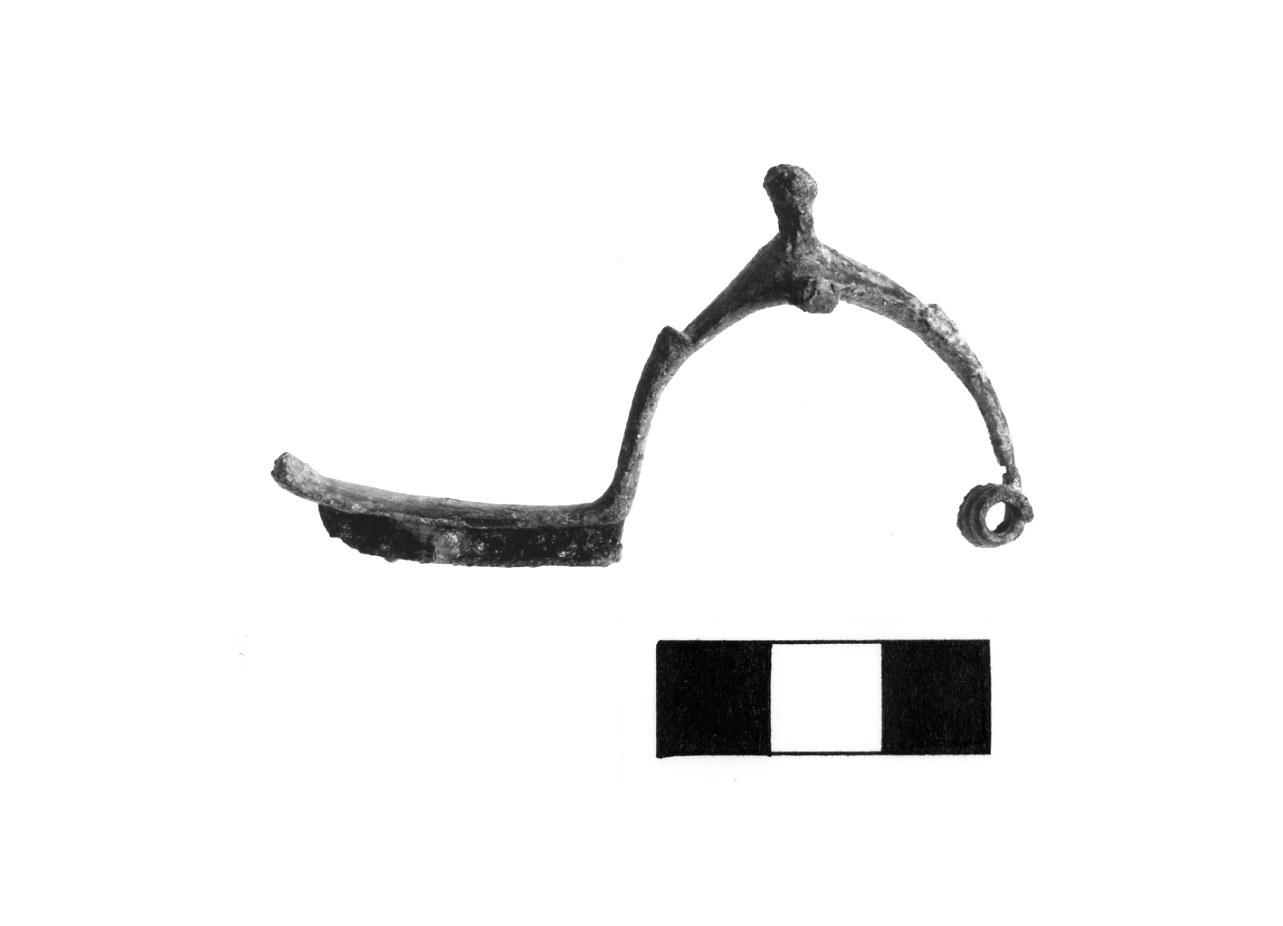 fibula a tre bottoni - fase Piceno IV A (sec. VI a.C)