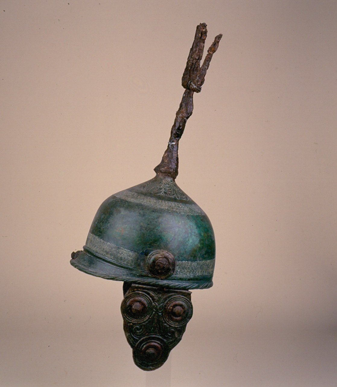 elmo, a casco di fantino - ambito celto-italico (metà sec. IV a.C)