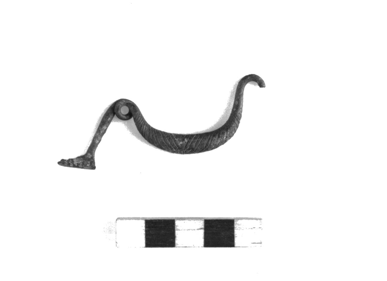 fibula ad arco serpeggiante con occhiello, Sundwall, tipo D II bb - fase Piceno II (prima metà sec. VIII a.C)