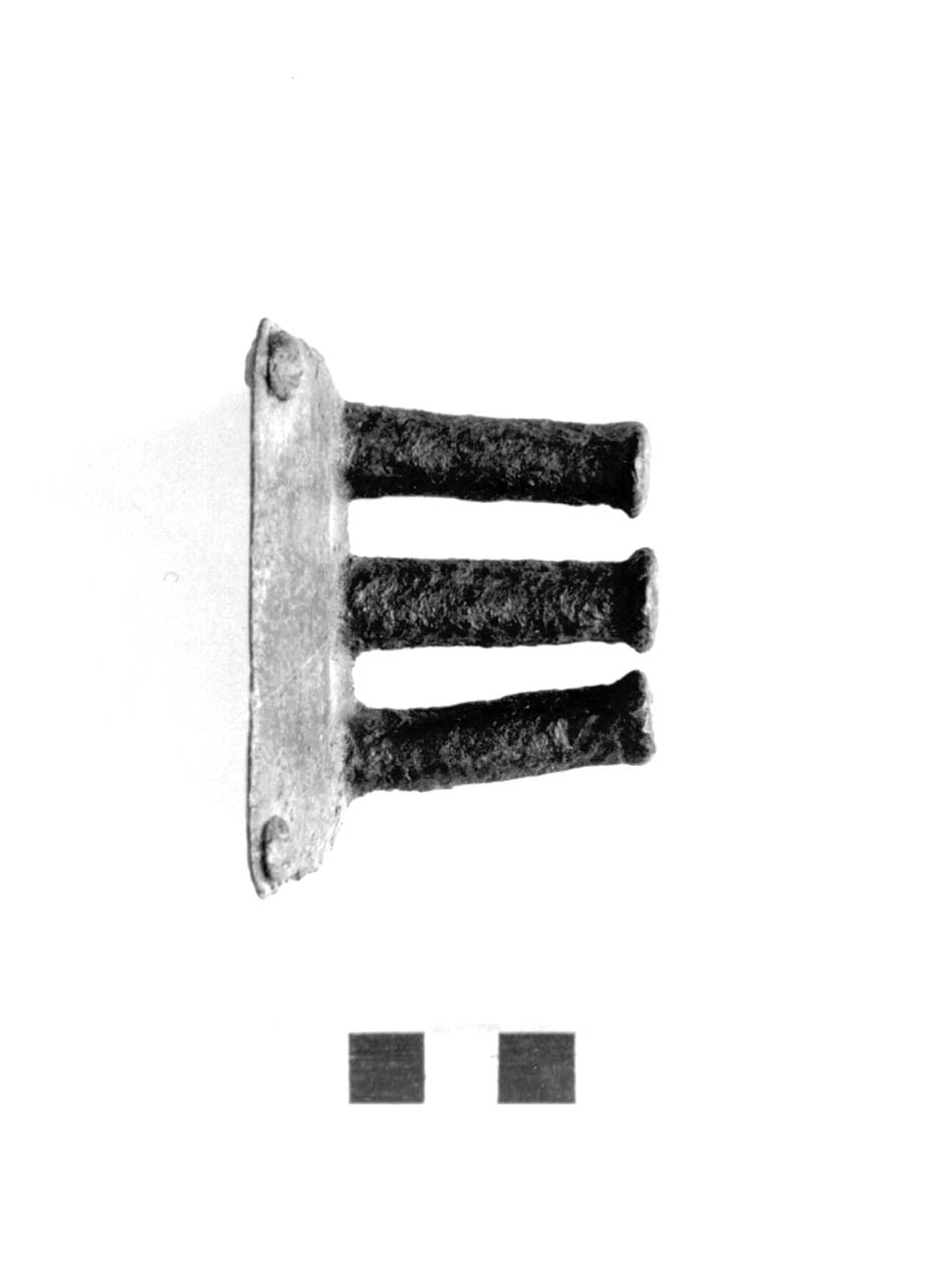 elemento di elmo - fase Piceno II (sec. VIII a.C)