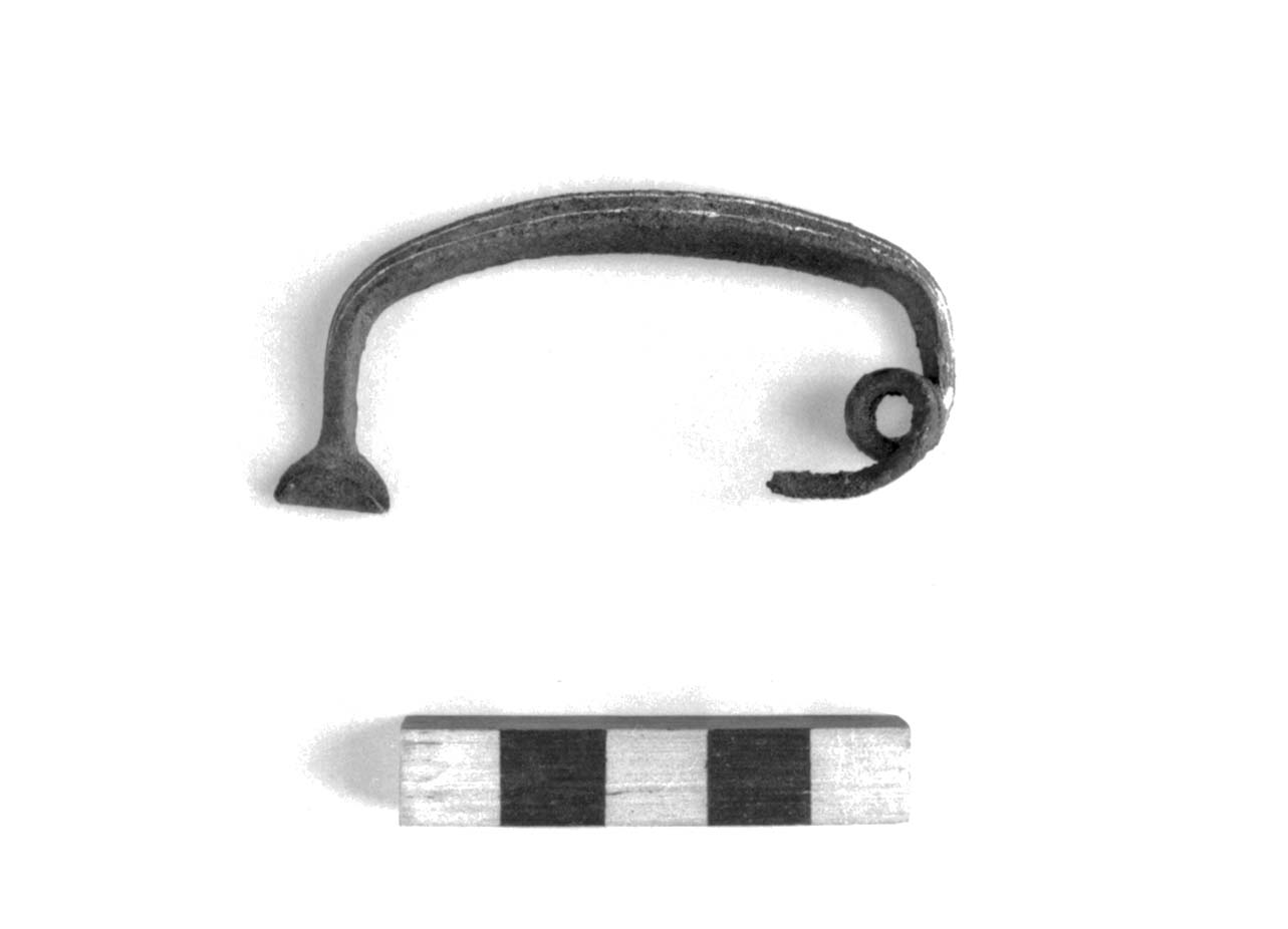 fibula ad arco ribassato, Sundwall, tipo B II bc - fase Piceno II (sec. VIII a.C)