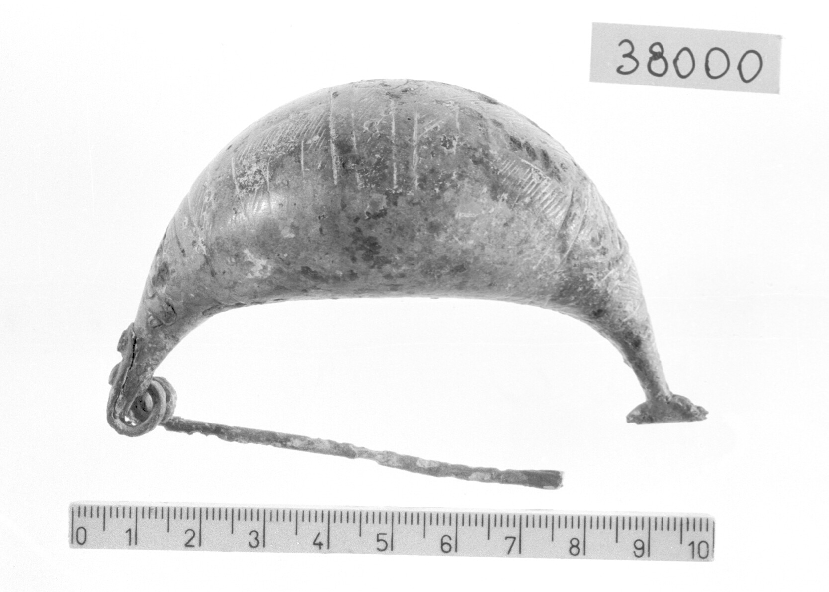 fibula a sanguisuga piena - Piceno I-II (secc. IX-VIII a.C)