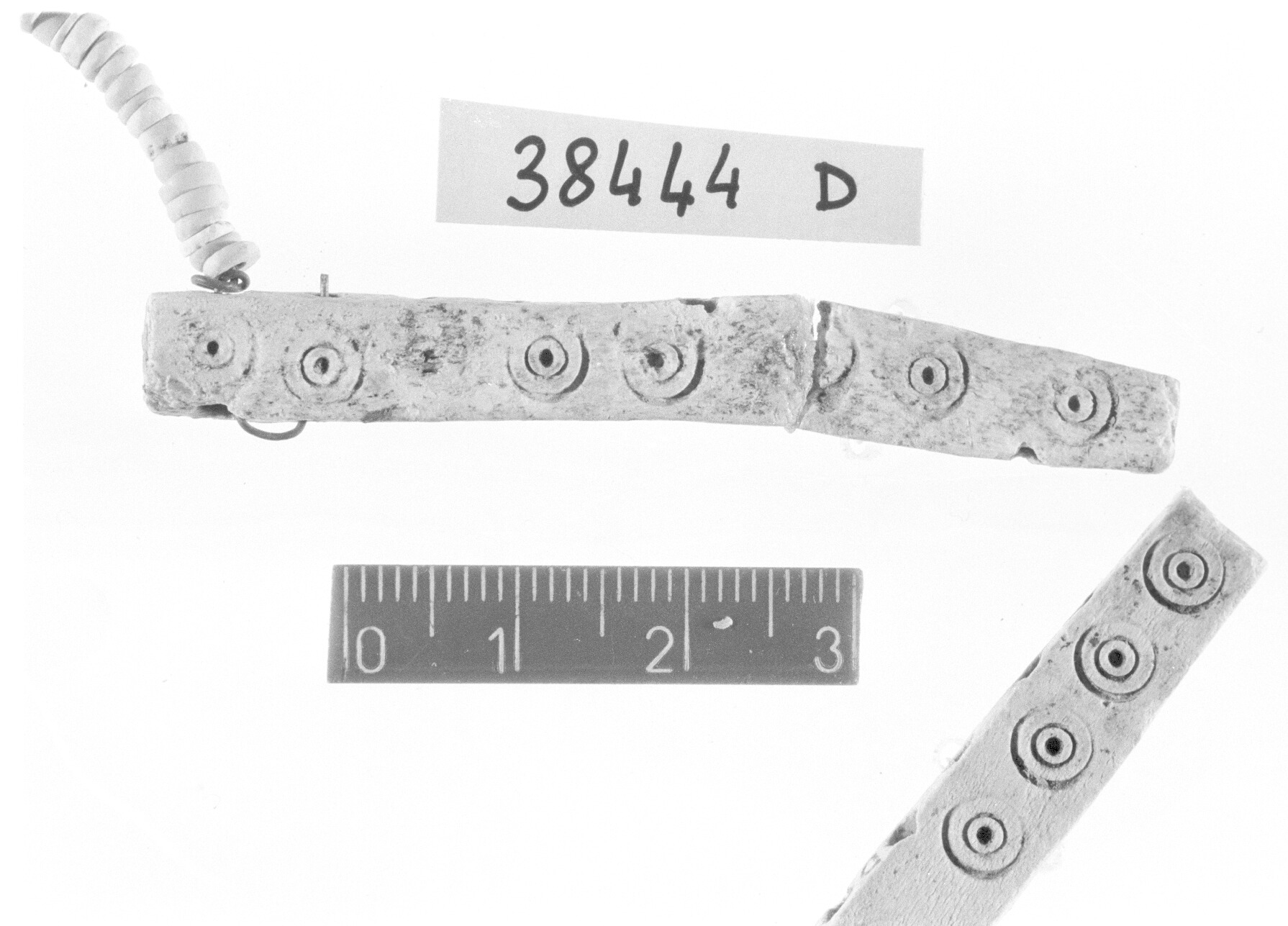 elemento di chiusura di collana - Piceno I-II (secc. IX-VIII a.C)