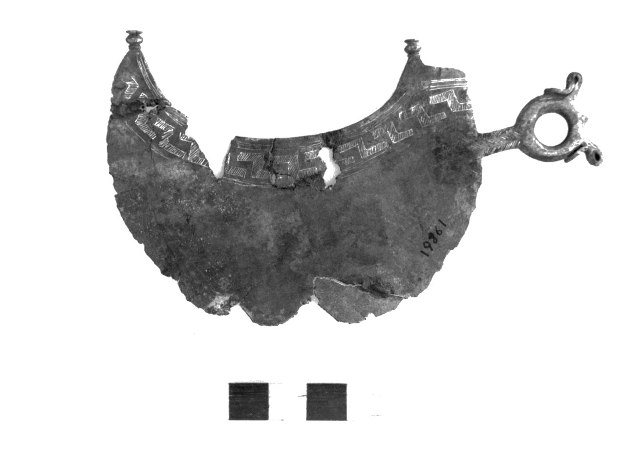 rasoio lunato con lama a curva interrotta - civiltà villanoviana-fase II (prima metà sec. VIII a.C)