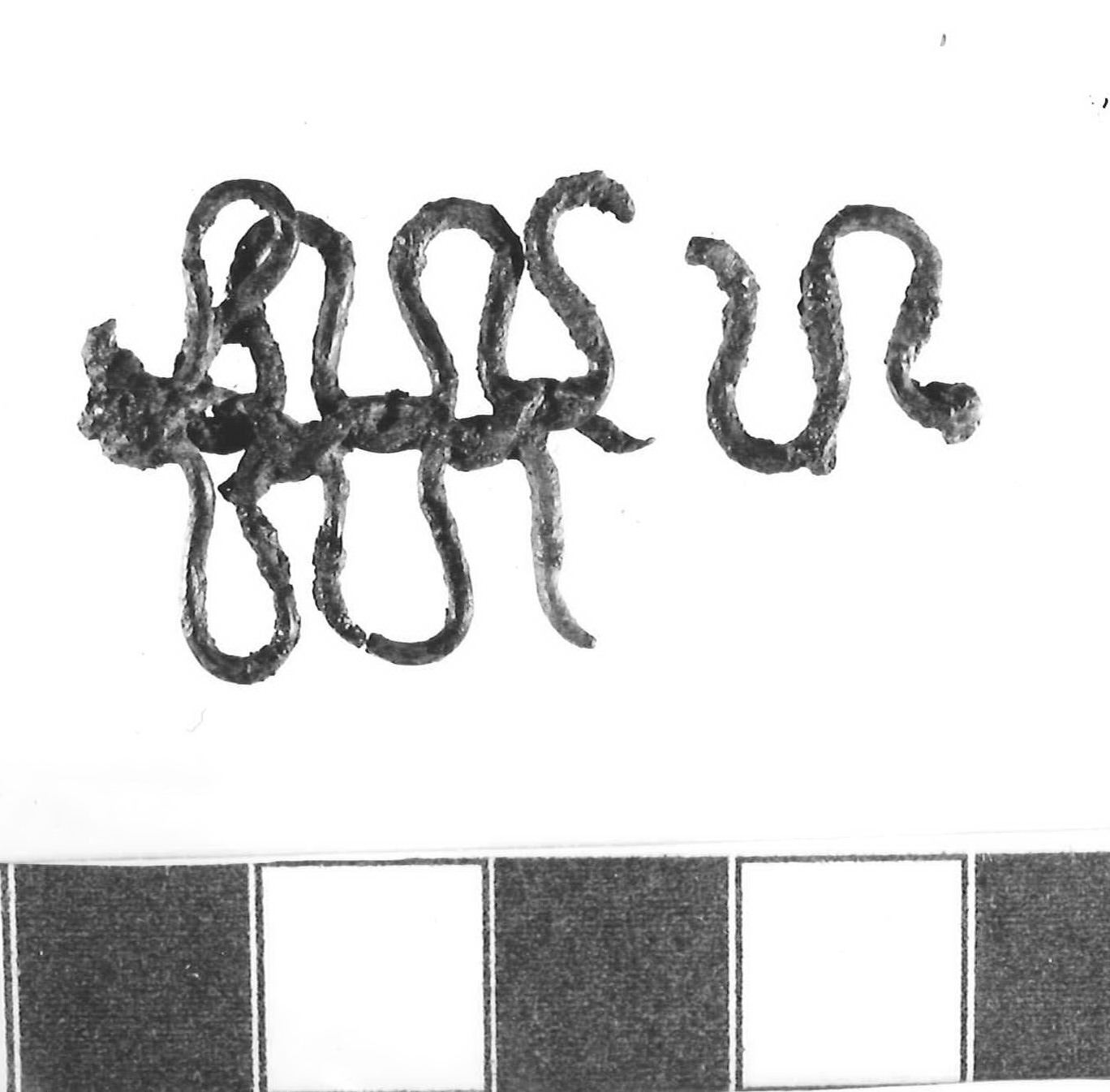 pendaglio (?)/ frammenti - Piceno III (sec. VII a.C)