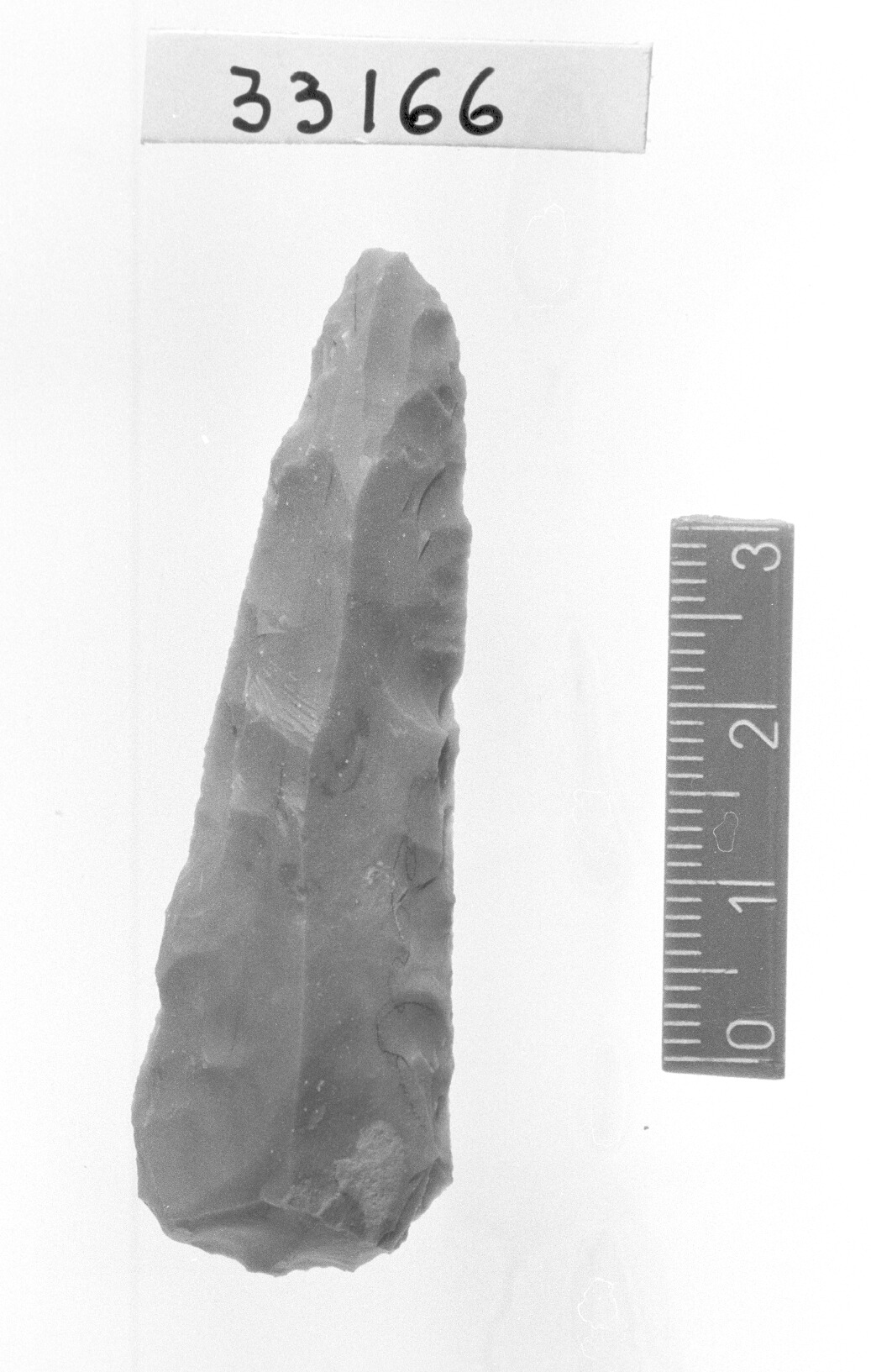 grattatoio frontale lungo a ritocco laterale - Epigravettiano (Paleolitico superiore)