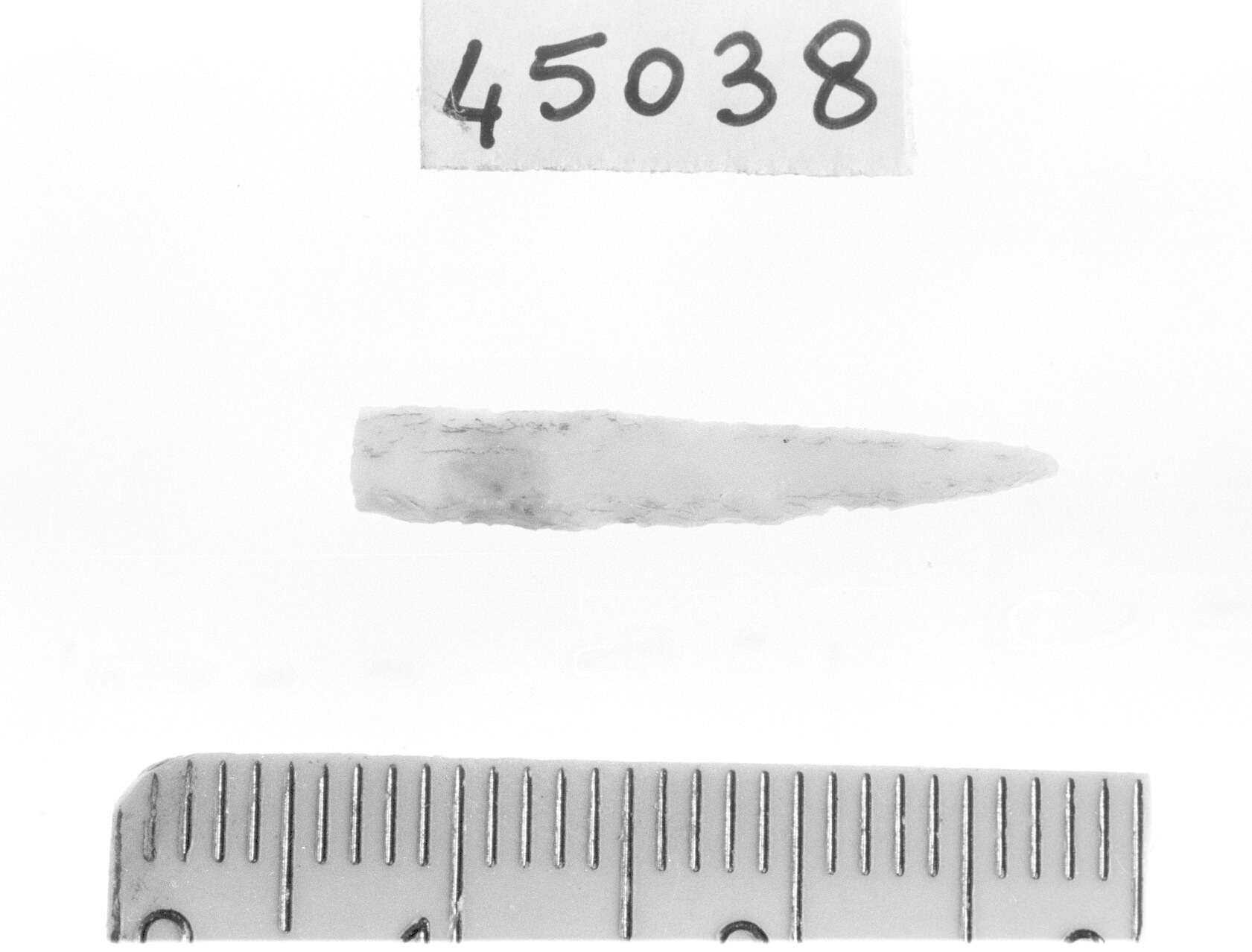 punta a dorso totale bilaterale/ frammento - Epigravettiano (Paleolitico superiore)