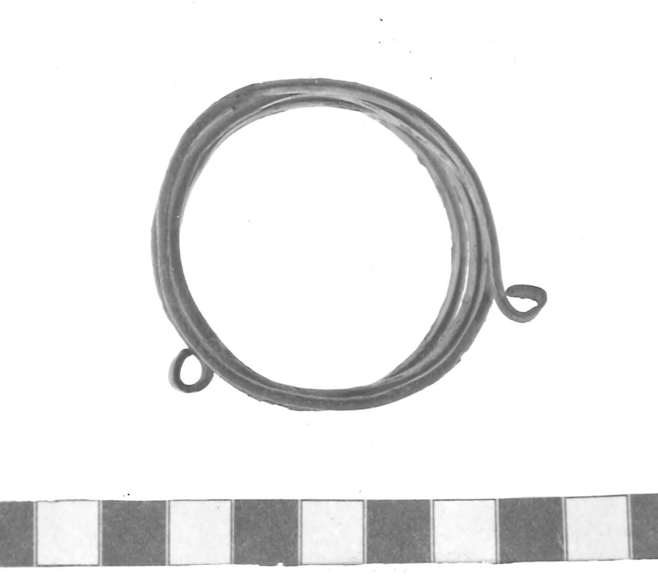 armilla a spirale e capi a rotolo - Piceno IV A (sec. VI a.C)
