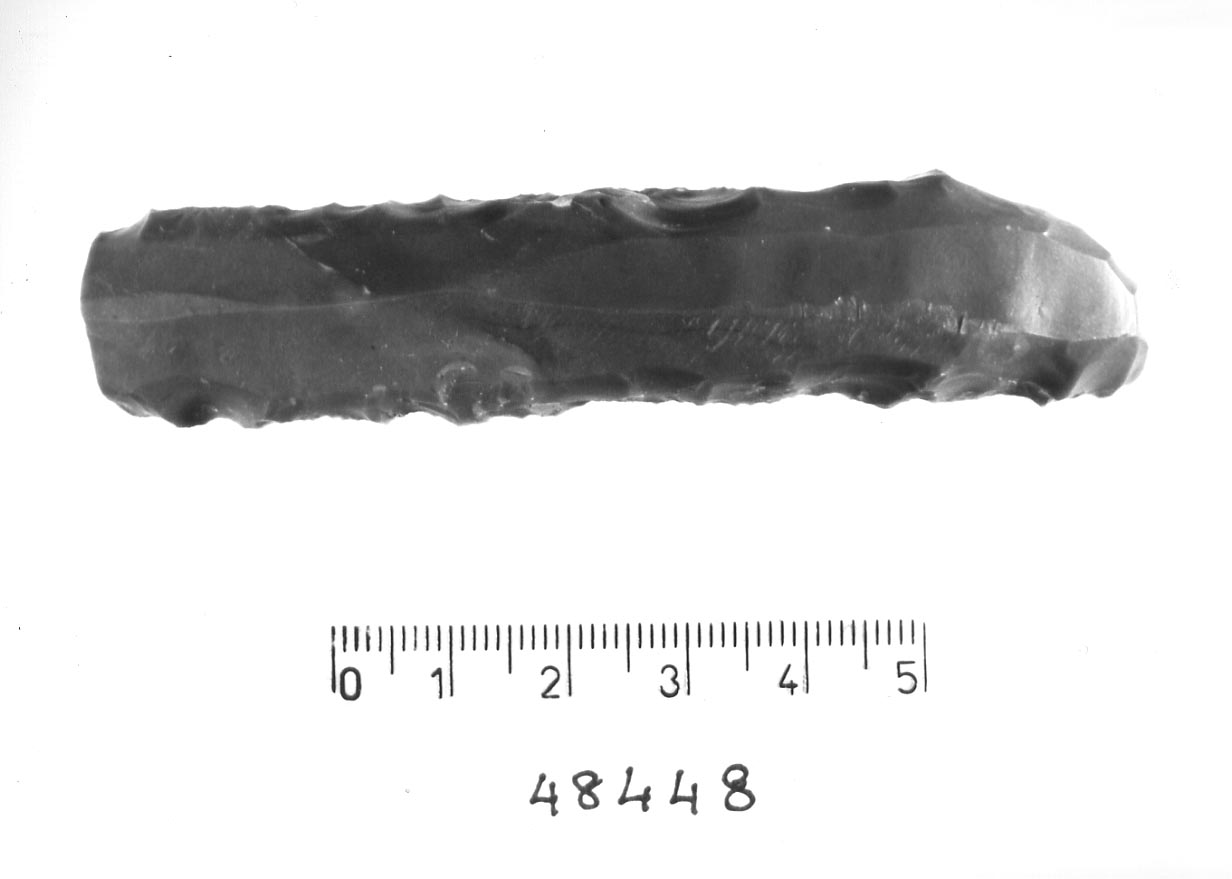 grattatoio carenato frontale lungo (Subneolitico)