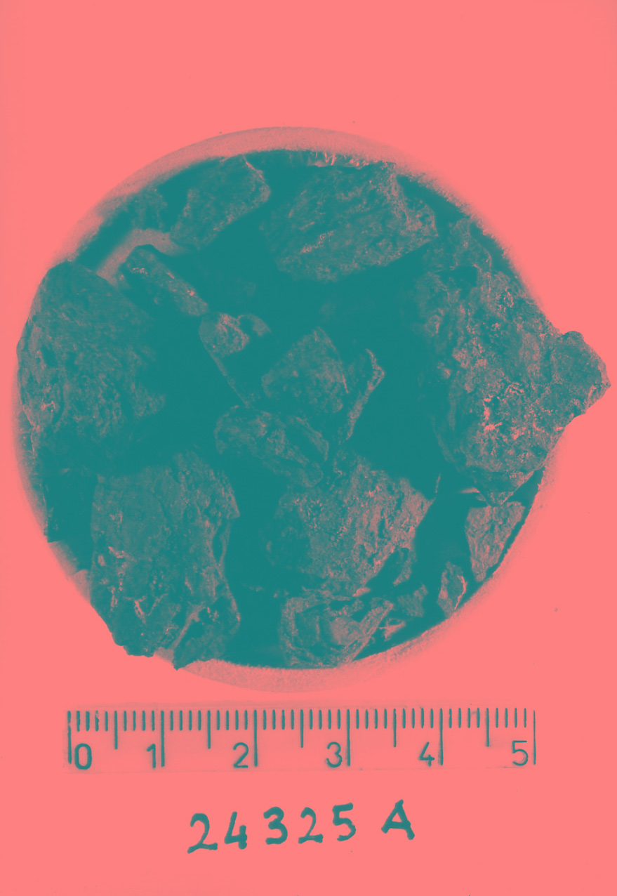 ocra rossa/ frammenti (Subneolitico)