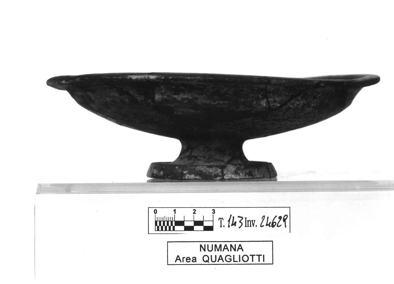 piattello su piede - fase Piceno IV B (secondo quarto sec. V a.C)