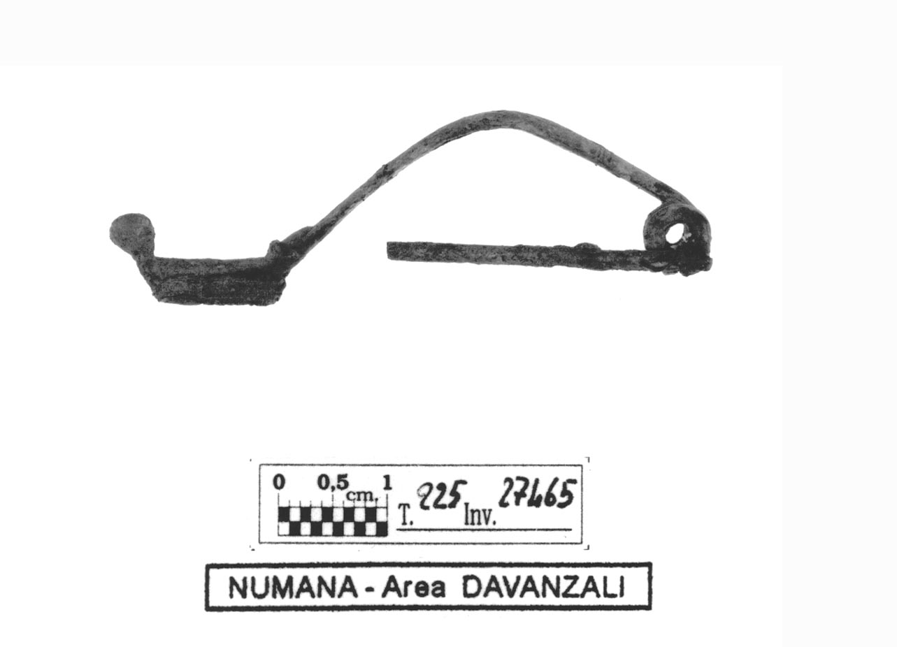fibula tipo Certosa - fase Piceno IV B (primo quarto sec. V a.C)