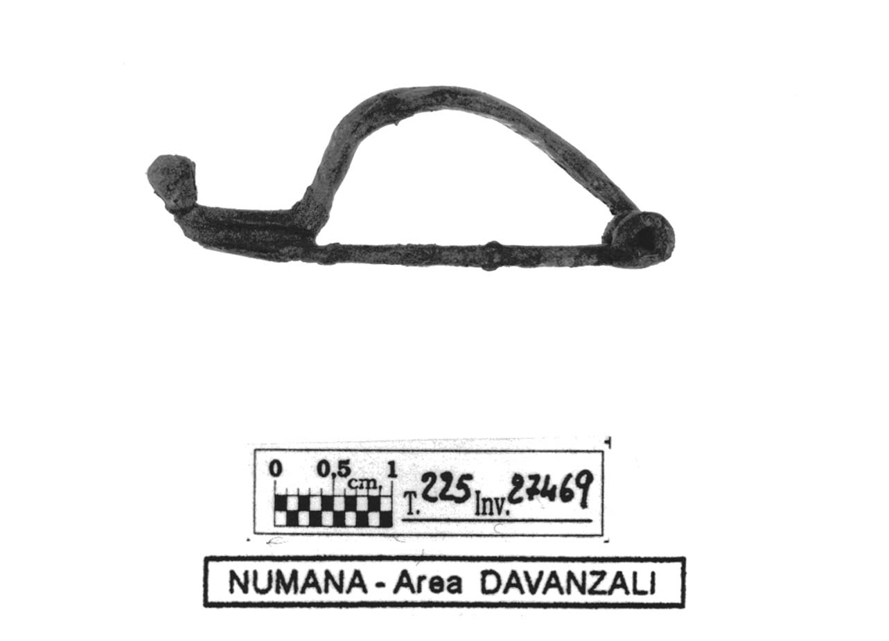 fibula tipo Certosa - fase Piceno IV B (primo quarto sec. V a.C)