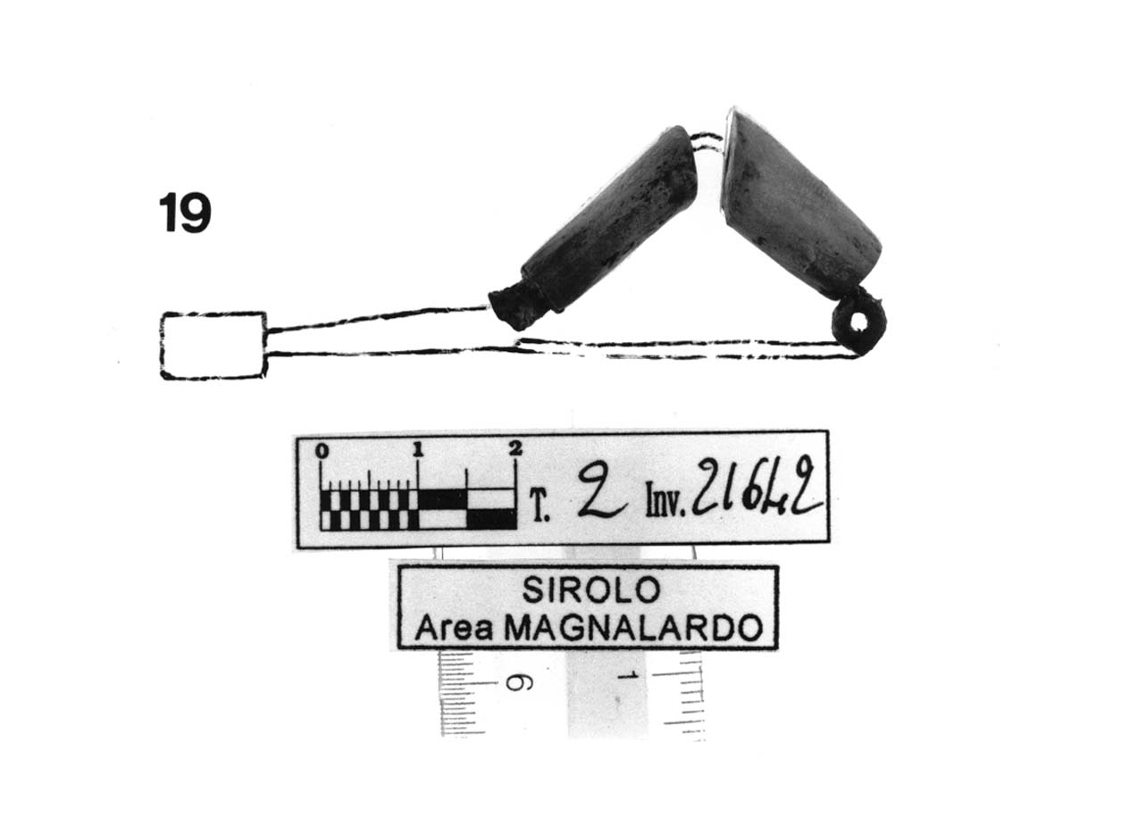 fibula con arco rivestito - fase Piceno IV B (fine/ inizio secc. VI-V a.C)