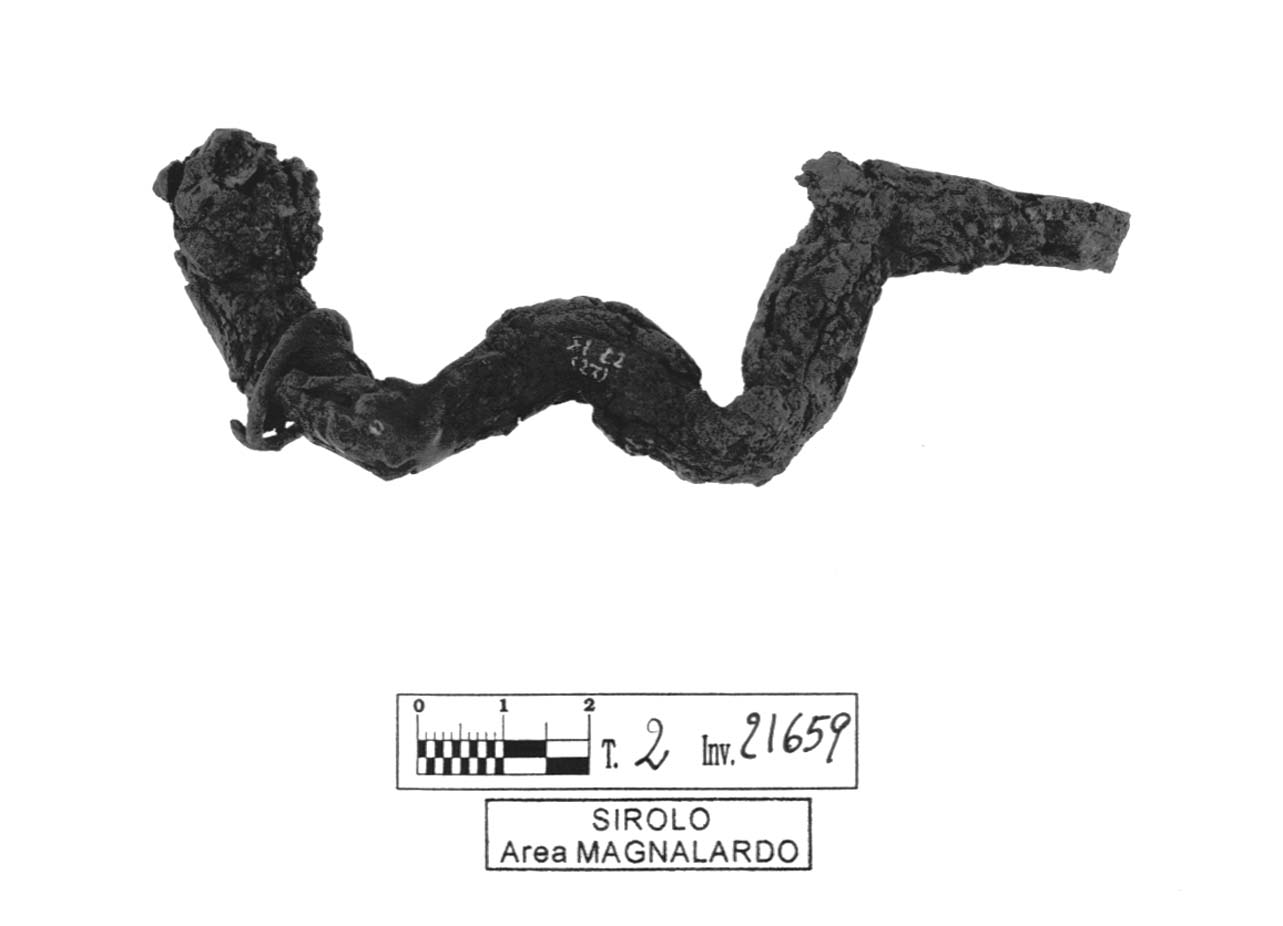 fibula ad arco serpeggiante - fase Piceno IV B (fine/ inizio secc. VI-V a.C)