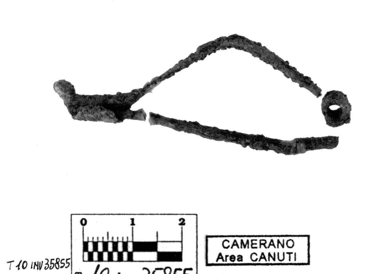 fibula tipo Certosa - fase Piceno V (prima metà sec. V a.C)