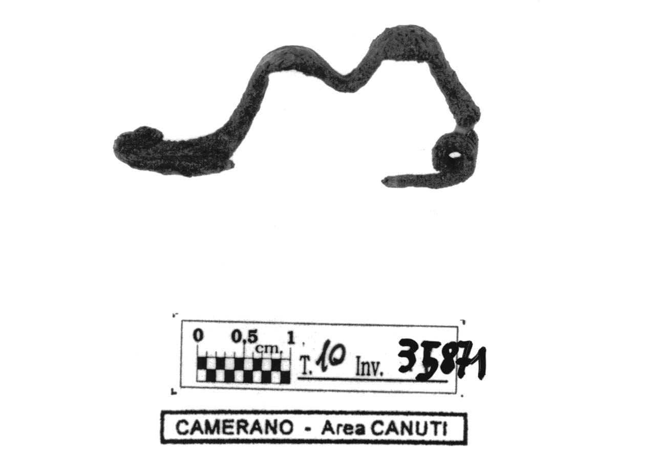 fibula ad arco serpeggiante - fase Piceno V (prima metà sec. V a.C)