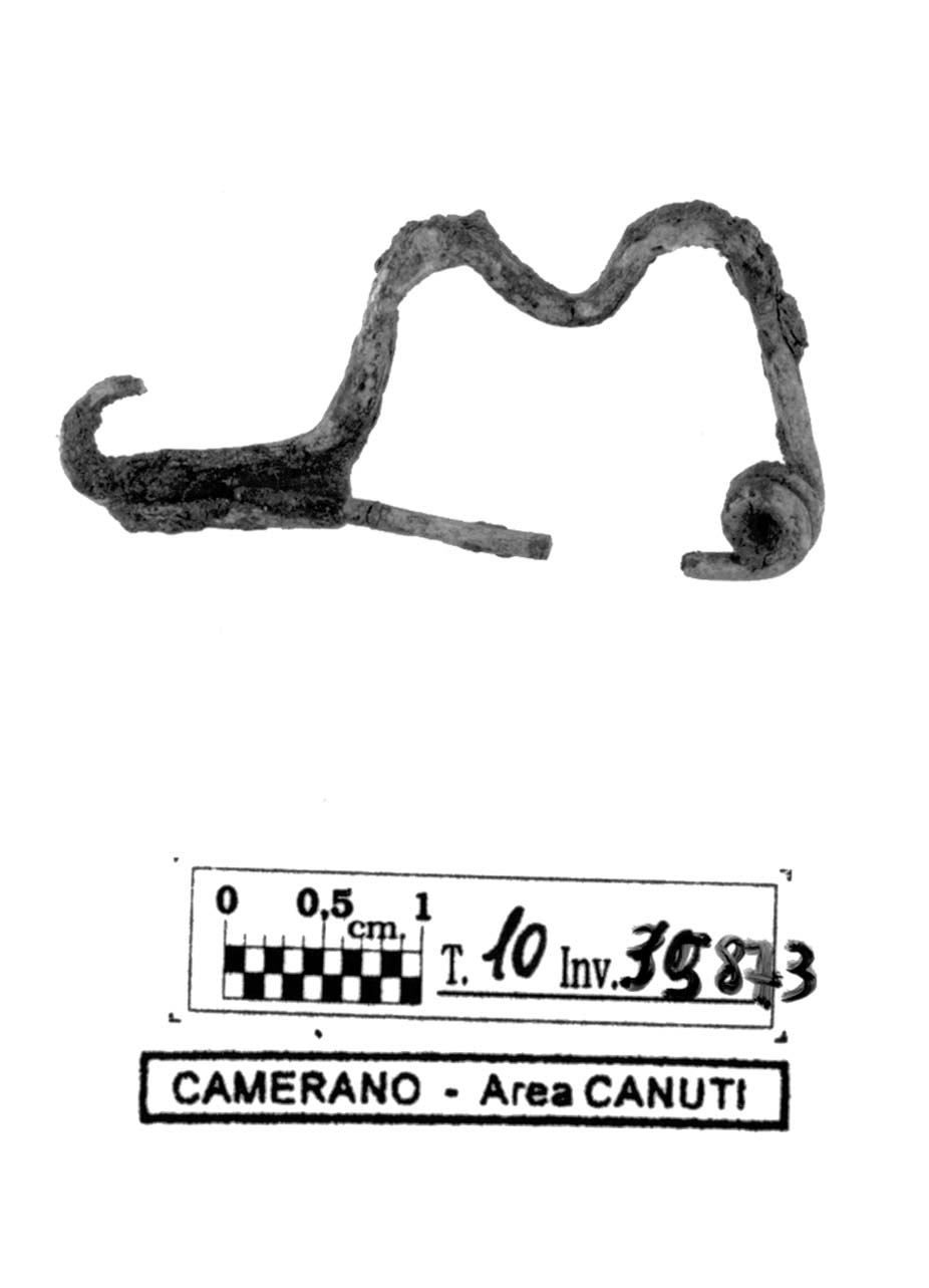 fibula ad arco serpeggiante - fase Piceno V (prima metà sec. V a.C)