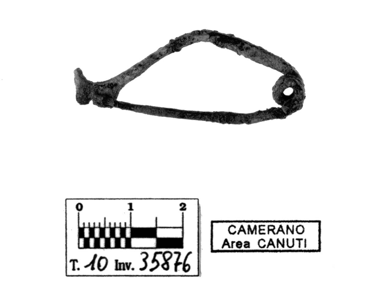 fibula tipo Certosa - fase Piceno V (prima metà sec. V a.C)