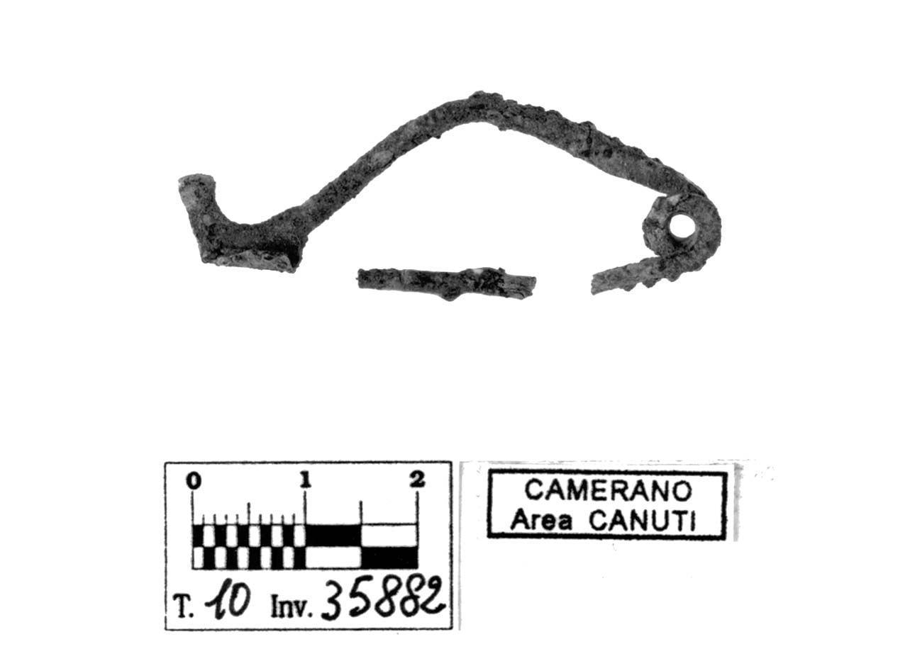 fibula tipo Certosa - fase Piceno V (prima metà sec. V a.C)