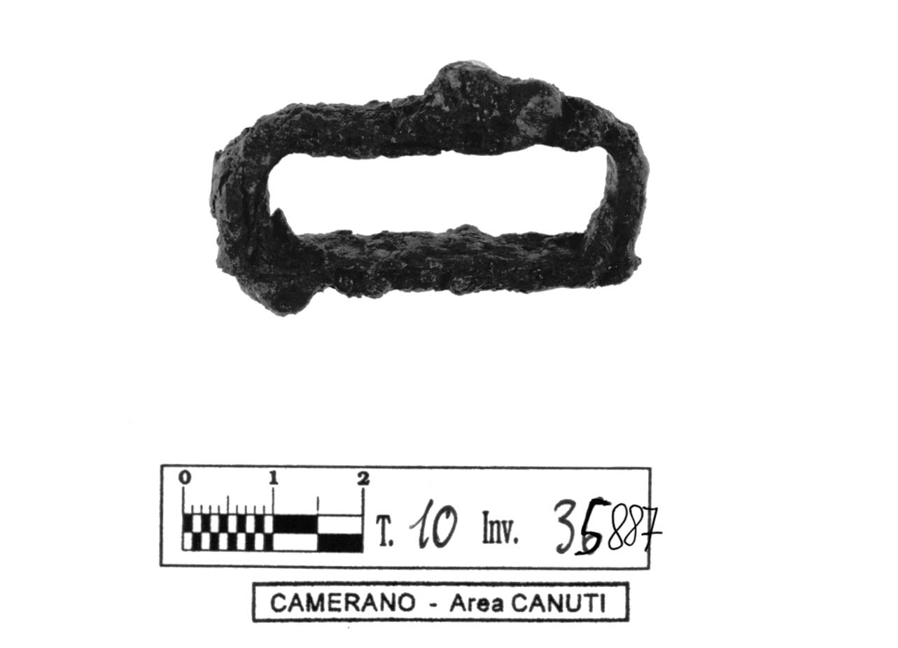 fibbia - fase Piceno V (prima metà sec. V a.C)