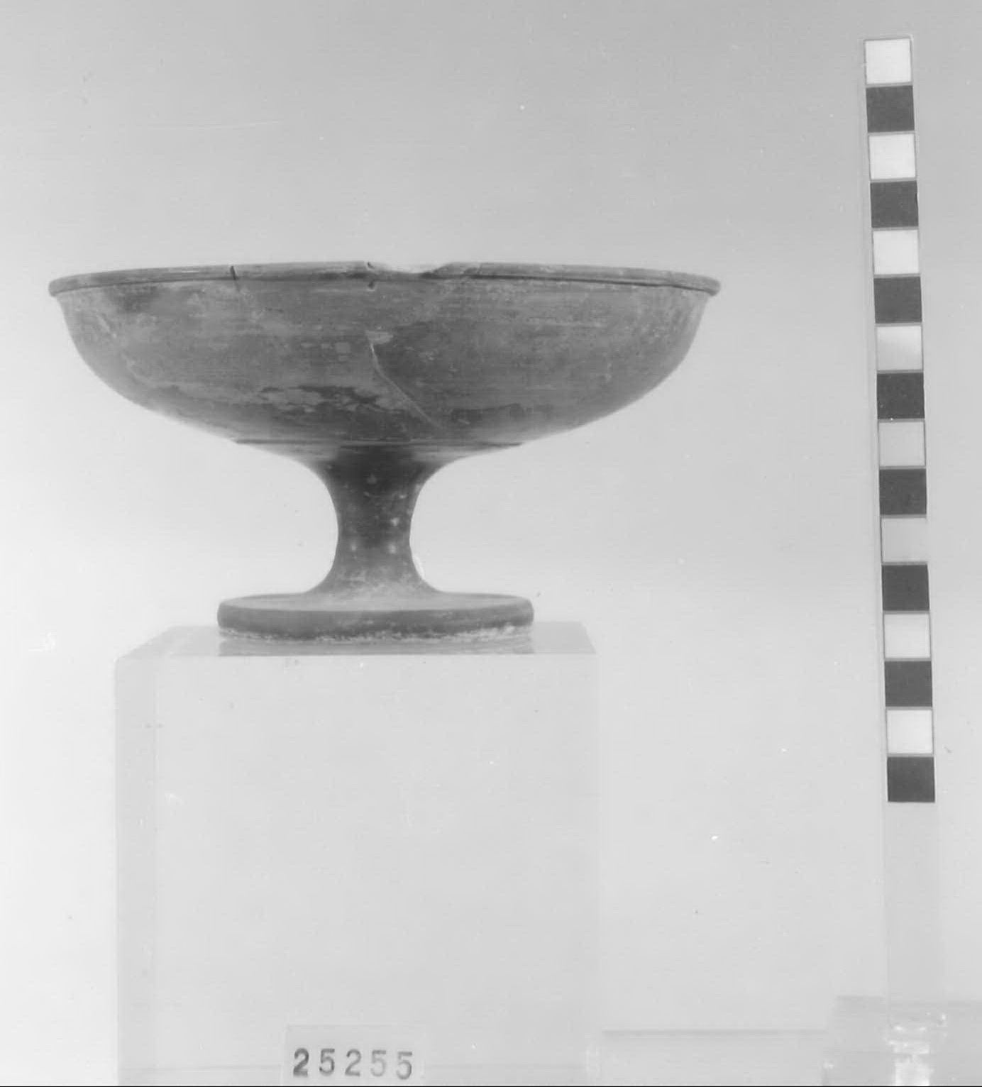 coppa su piede - Piceno V (fine sec. V a.C)