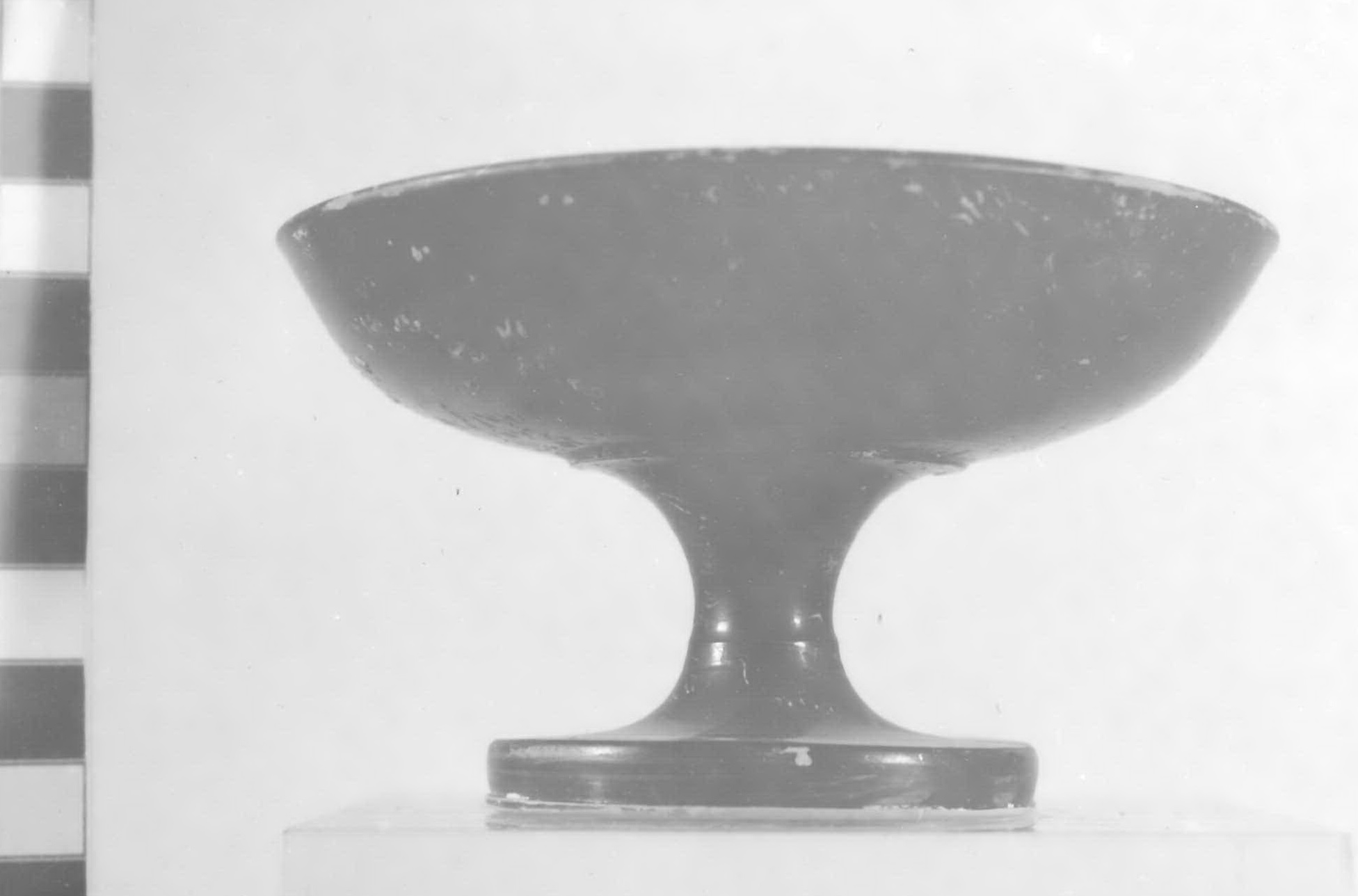 coppa su piede - Piceno V (fine sec. V a.C)