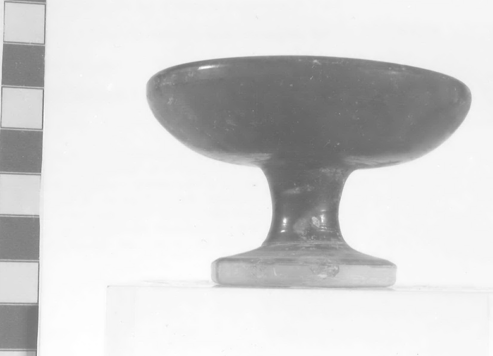 coppa su piede - Piceno V (fine sec. V a.C)