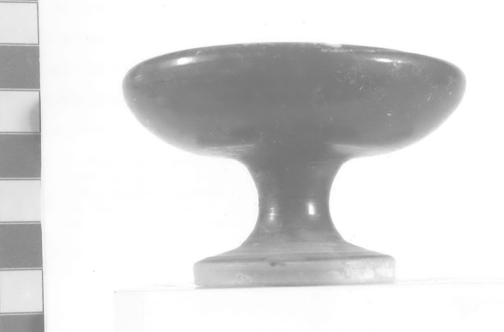 coppa su piede - Piceno V (fine sec. V a.C)