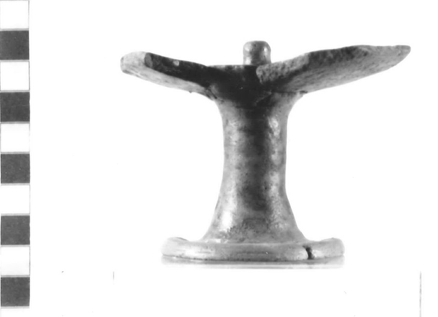 coppa su piede - Piceno IV B (sec. VI a.C)