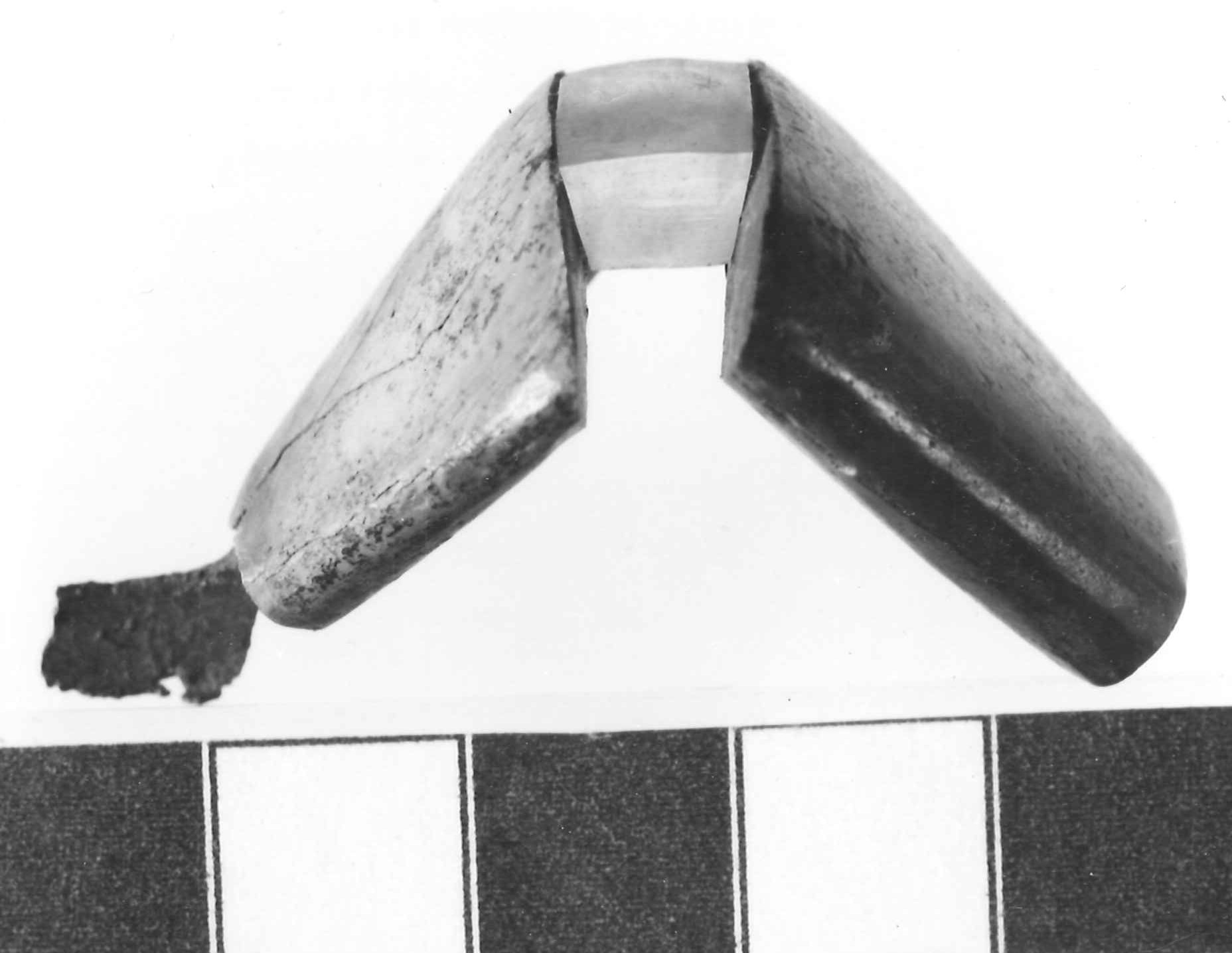 fibula ad arco rivestito - Piceno IV B (sec. VI a.C)