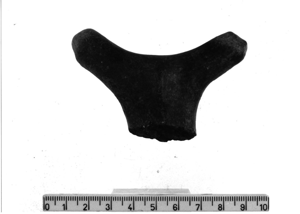 ansa con sopraelevazione a corna tronche (Bronzo recente)