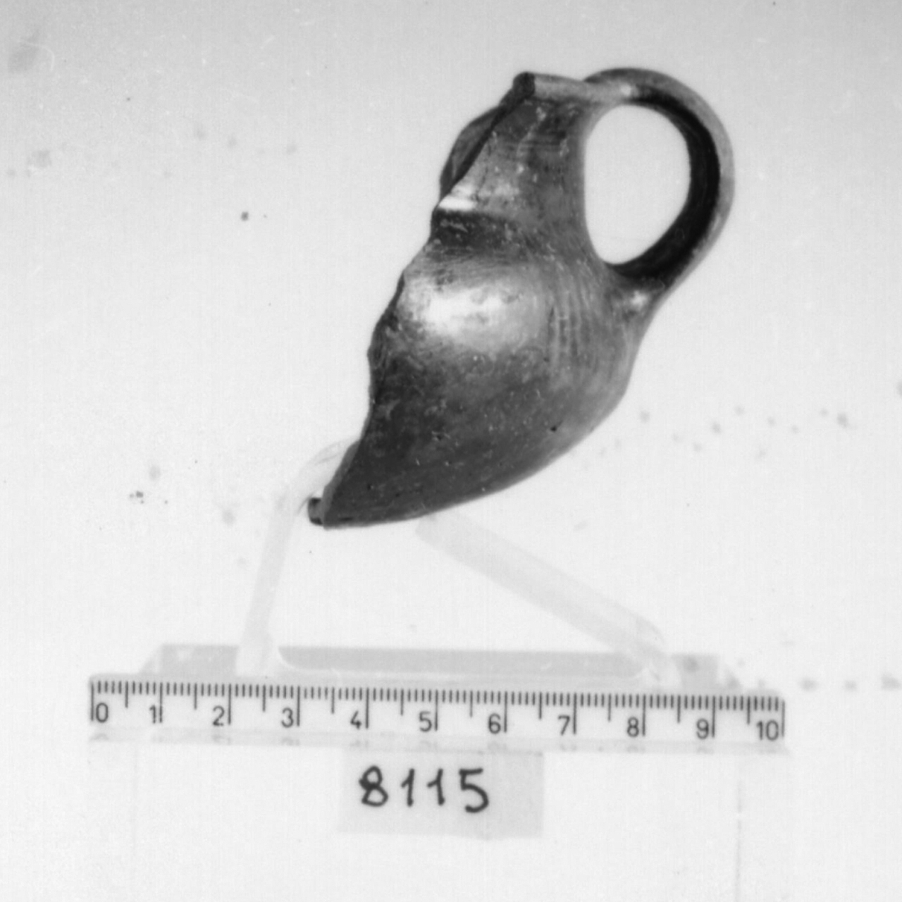 tazza a collo distinto/ frammento (Bronzo medio-recente)