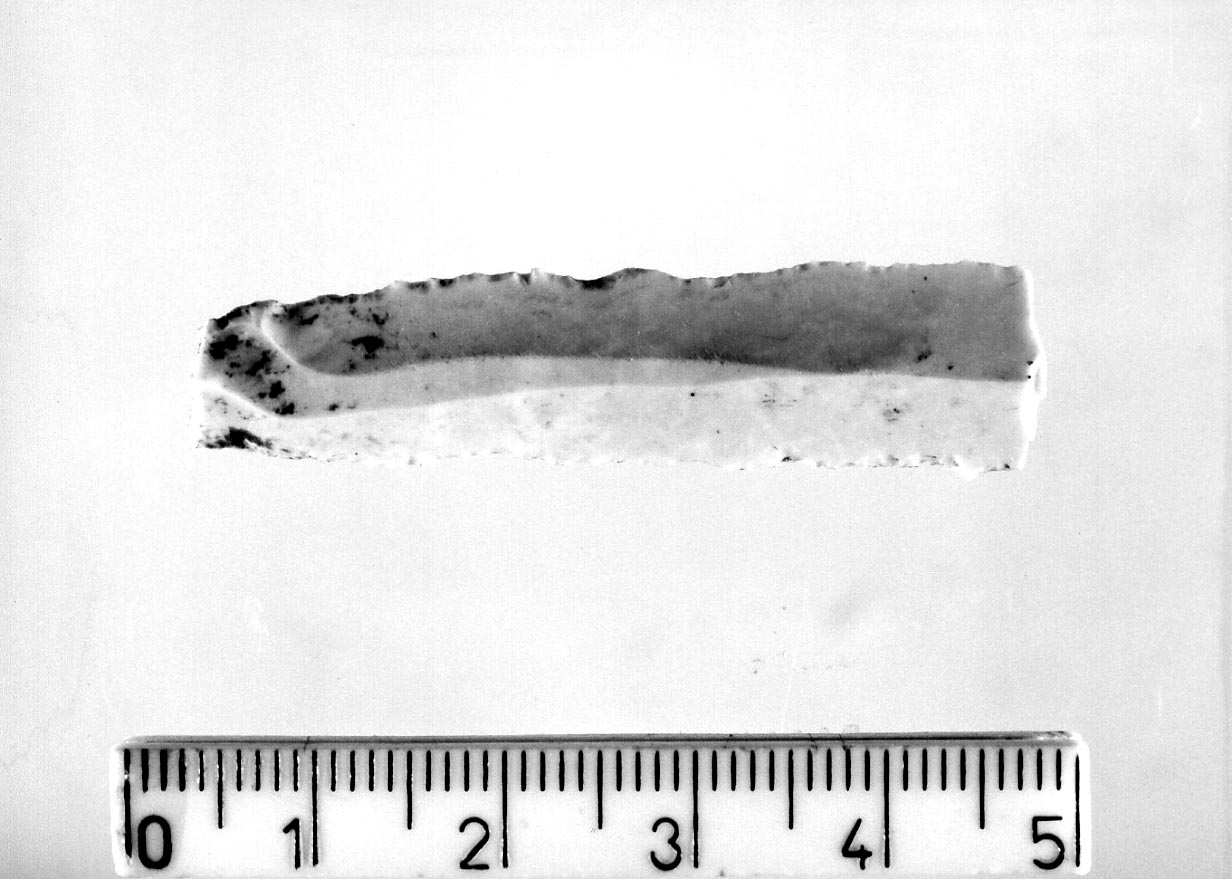 lama-raschiatoio marginale bilaterale/ frammento (Neolitico)