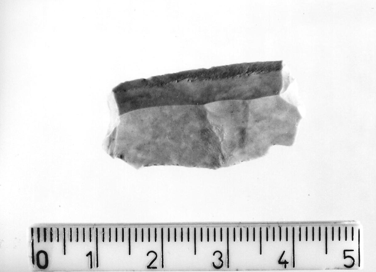 grattatoio frontale lungo a ritocco laterale (Neolitico)
