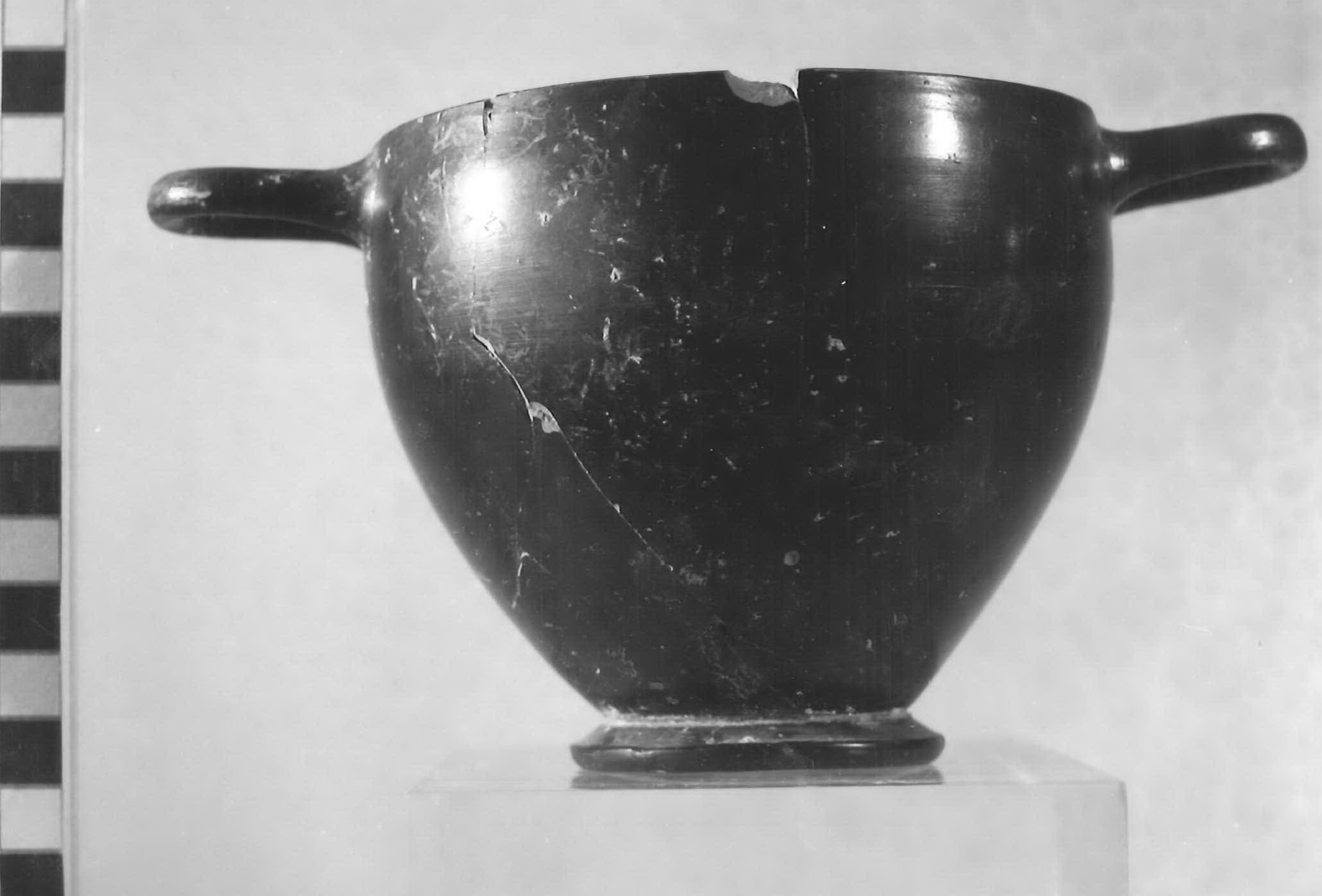 skyphos - Piceno V (sec. V a.C)