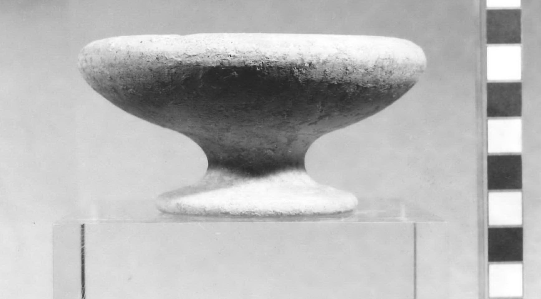 coppa su piede - Piceno V (sec. V a.C)