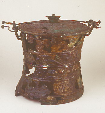 cista - fase Piceno III (secondo quarto sec. VII a.C)