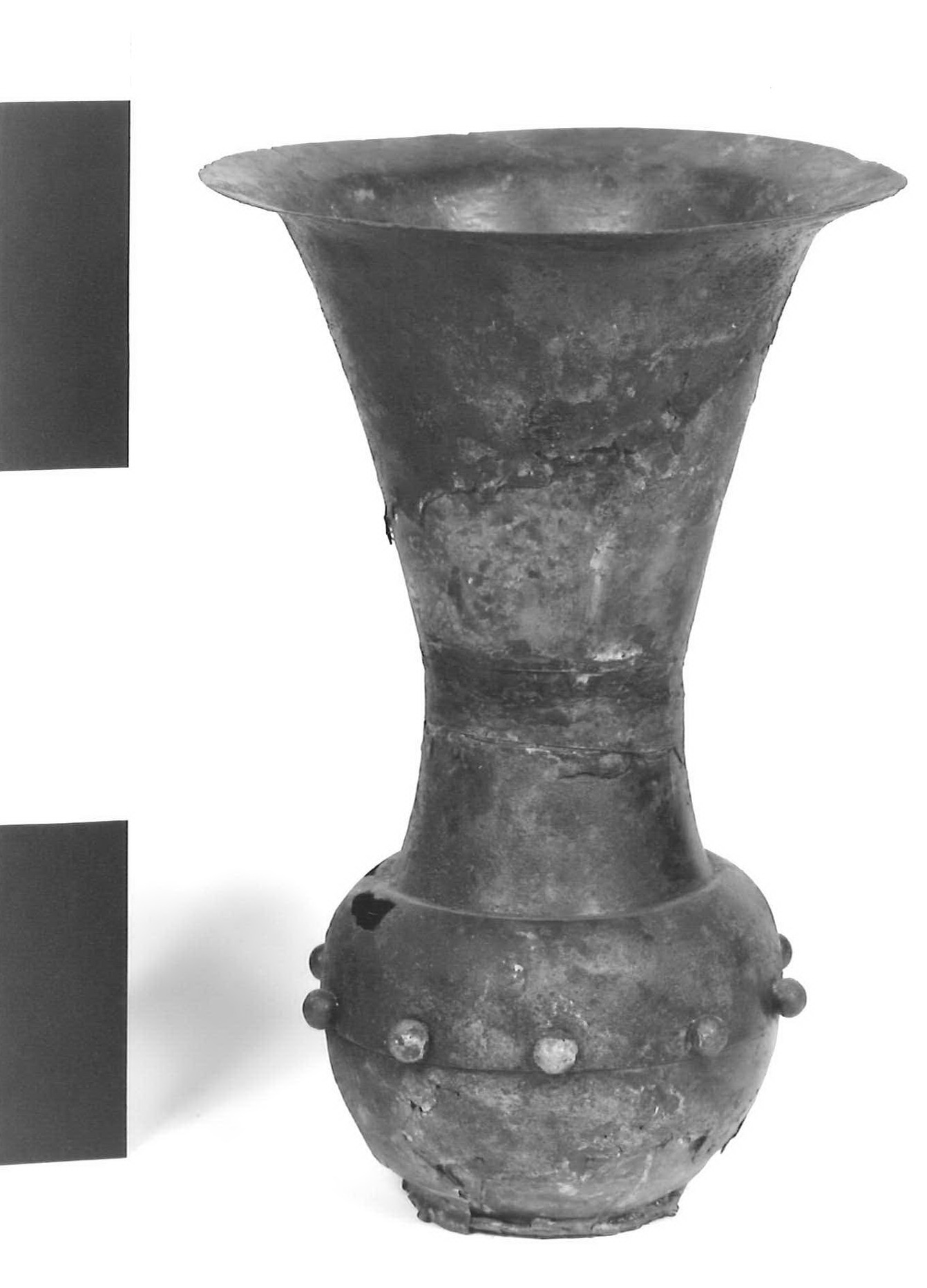 piede di bacile - fase Piceno III; cultura orientalizzante (secondo quarto sec. VII a.C)