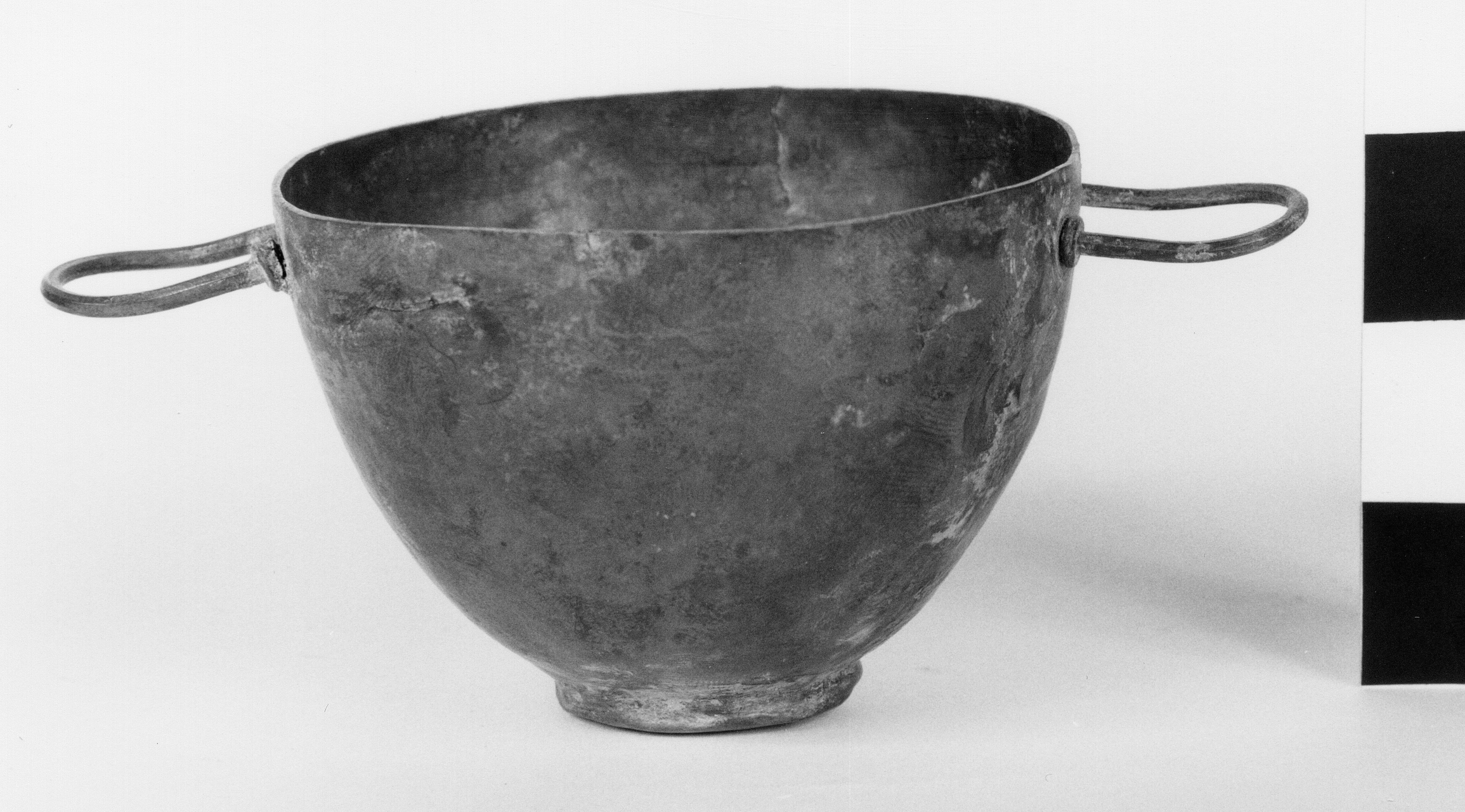 kotyle - cultura orientalizzante; produzione ceretana (?) (secondo quarto sec. VII a.C)