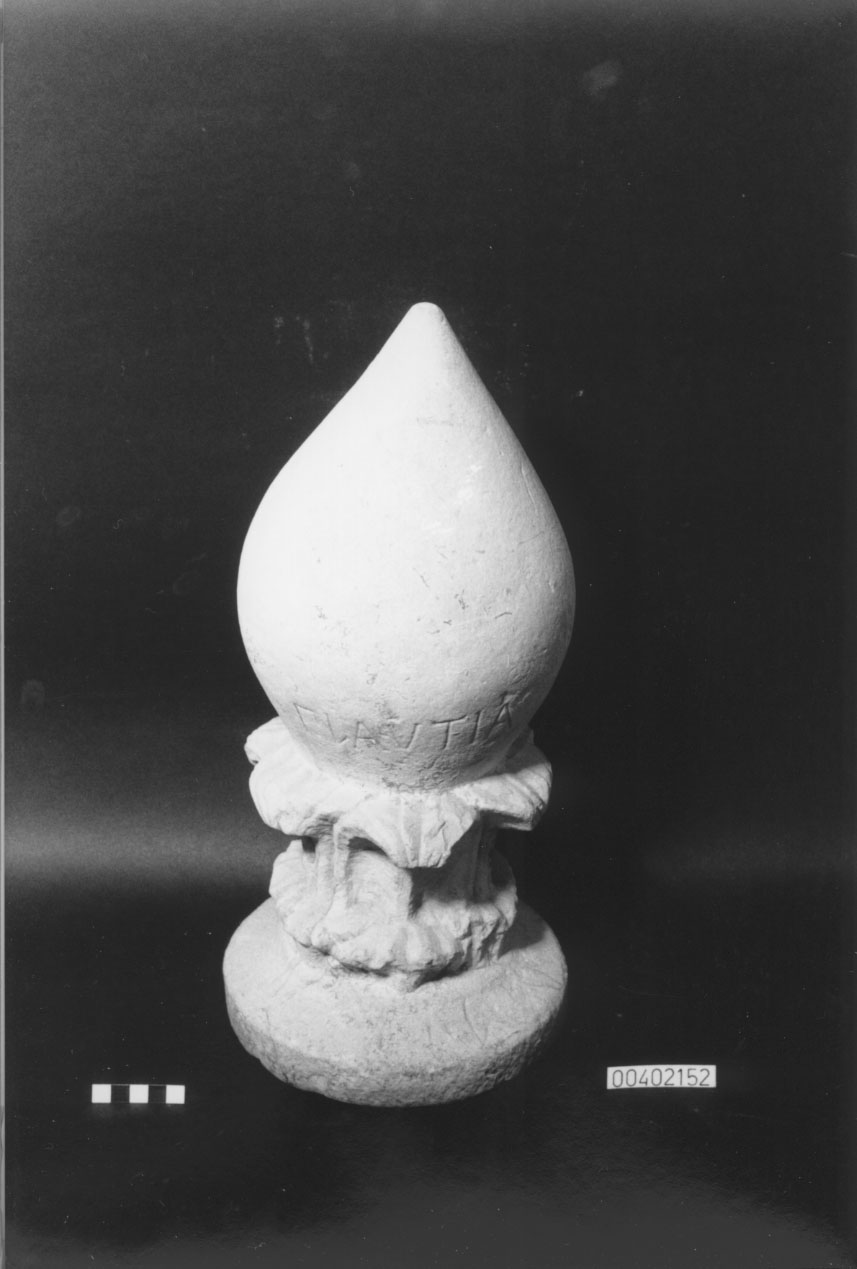 cippo funerario a pigna (III sec. a.C)