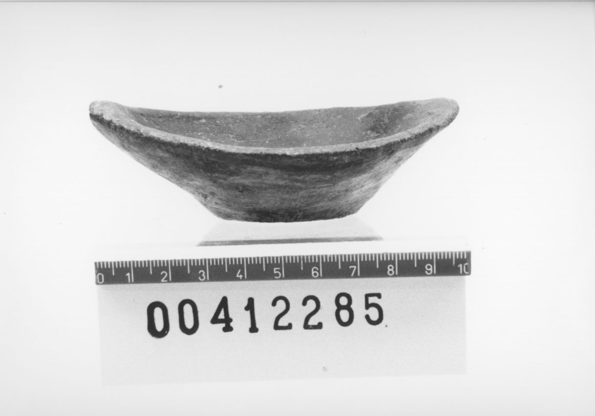 vaso a barchetta miniaturistico (X sec. a.C)