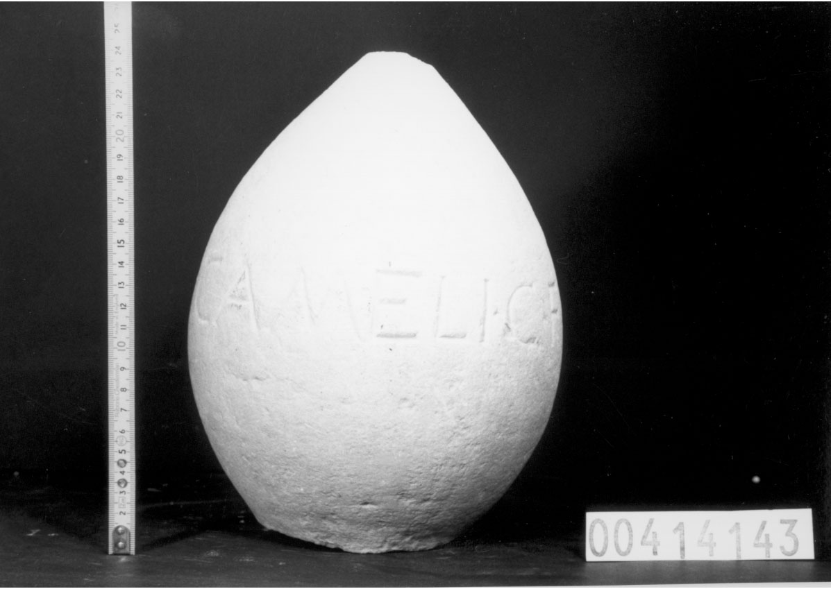 cippo funerario a pigna/frammento (II sec. a.C)