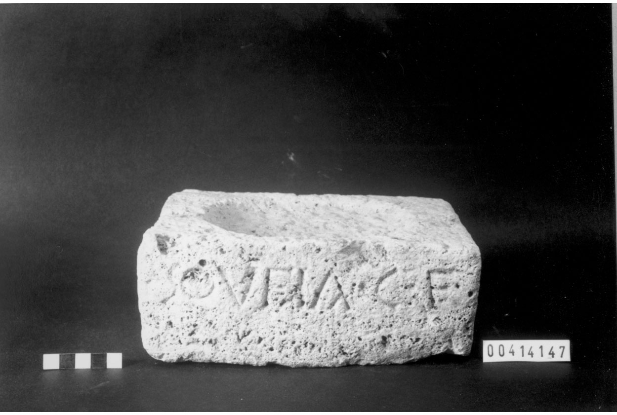 base di cippo funerario (III sec. a.C.-II sec. a.C)