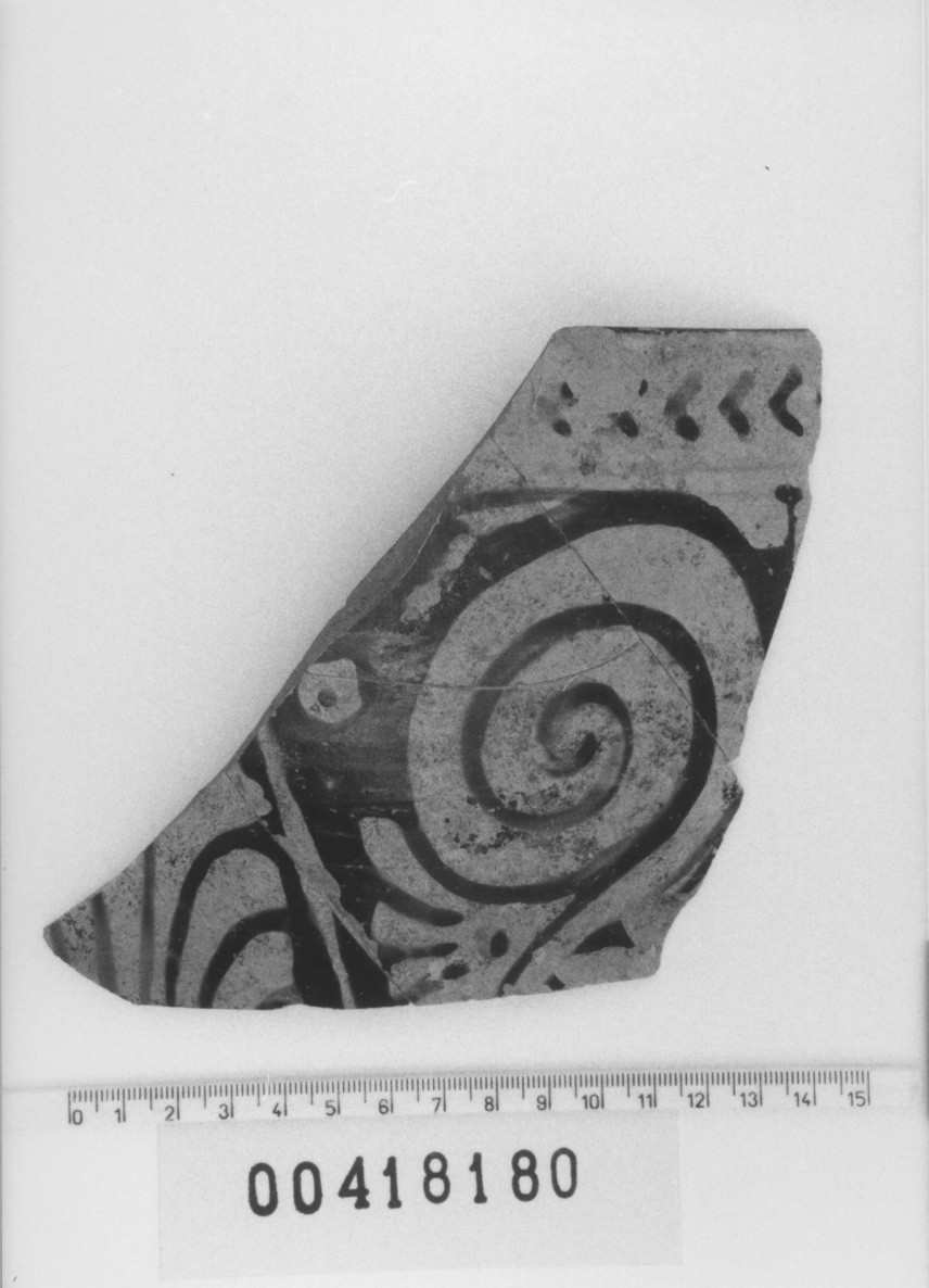 skyphos/orlo (IV sec. a.C)