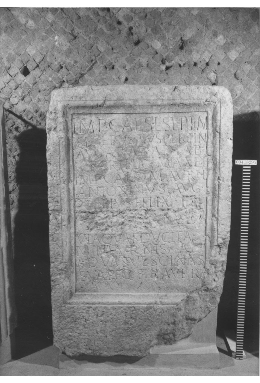 lastra con iscrizione (III sec. a.C)