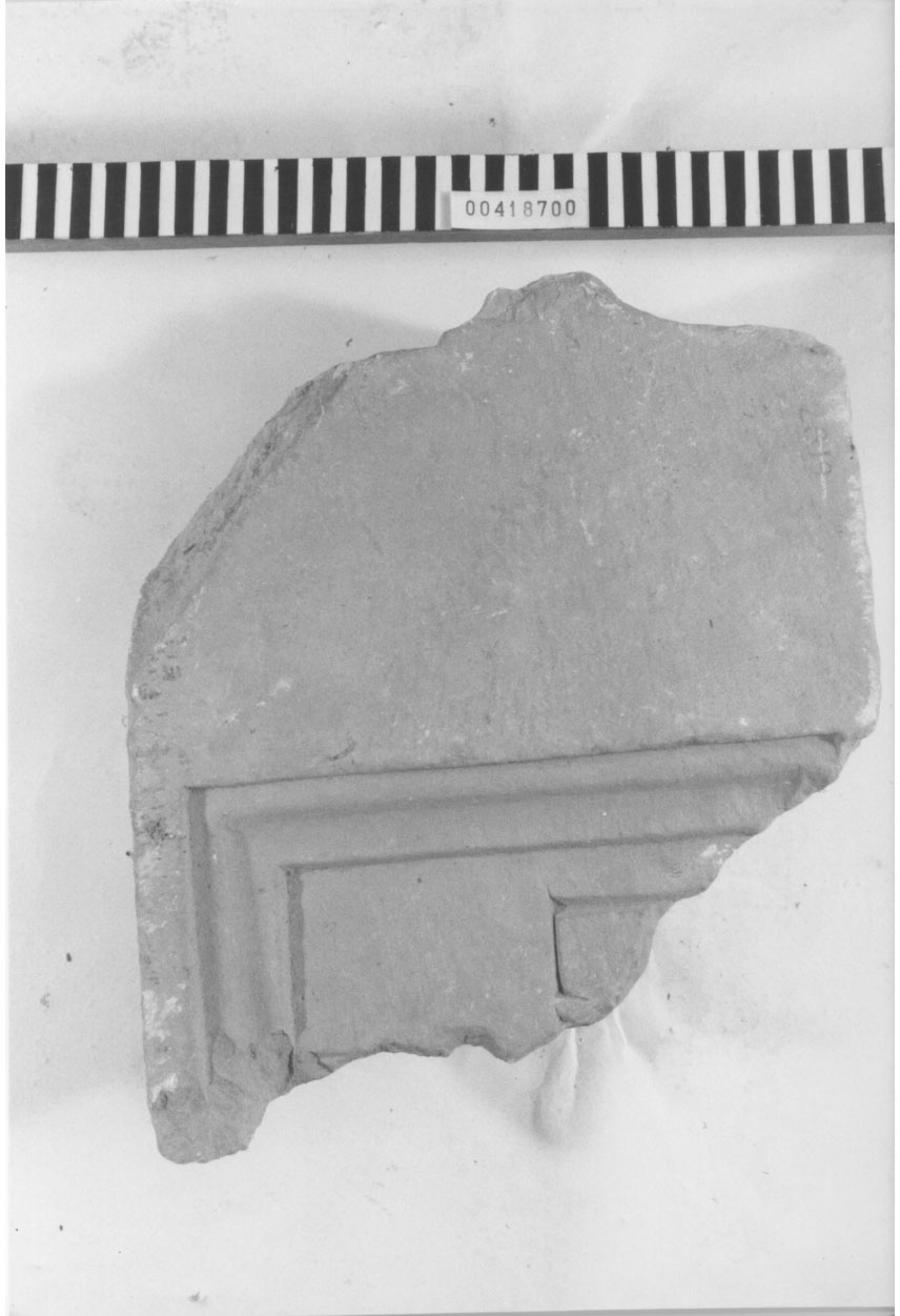 lastra con iscrizione/frammento (Età imperiale)