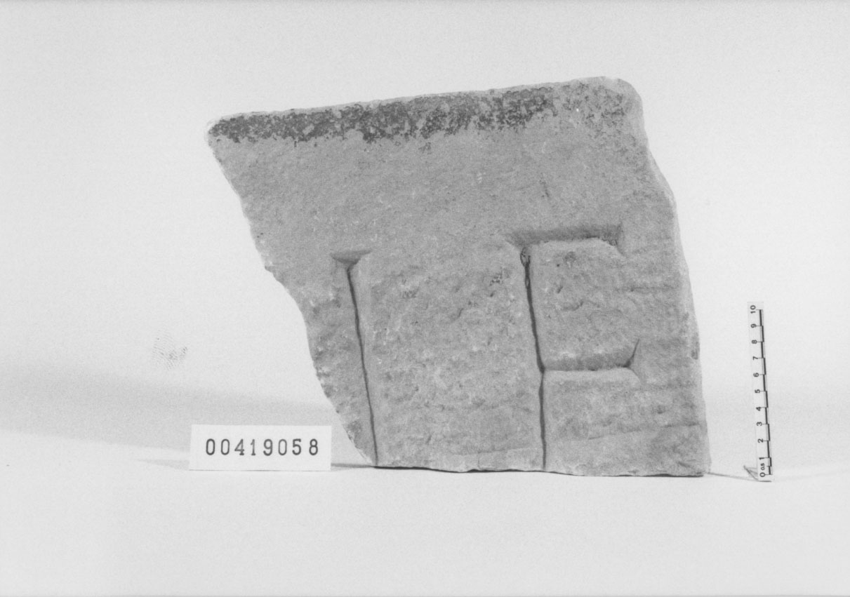 lastra con iscrizione/frammento (Età imperiale)