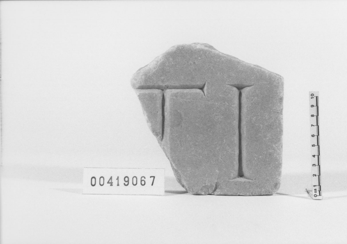 lastra con iscrizione/frammento (Età imperiale)